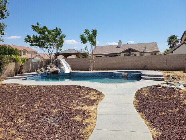Building Photo - 38130 Bee Ct