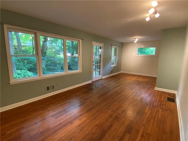 Foto del edificio - 1975 Clearwater Dr SE