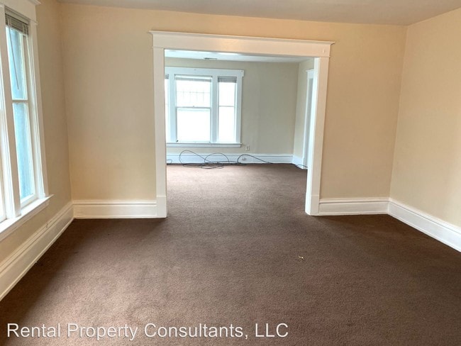 Building Photo - 1036 Lafayette Ave NE