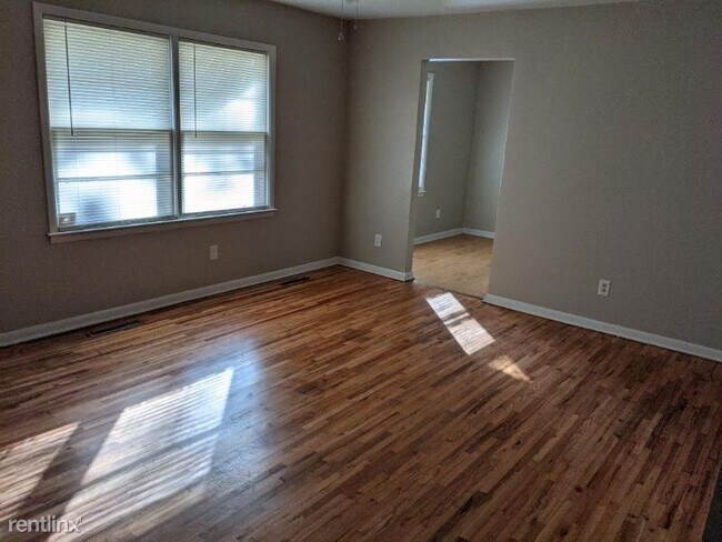 Building Photo - 4 br, 1 bath House - 1626 E 43rd St S