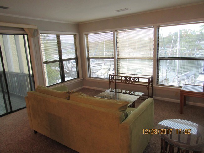 Building Photo - 300 Yacht Club Dr