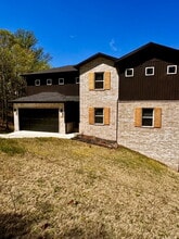 Building Photo - 8881 Williams Rd