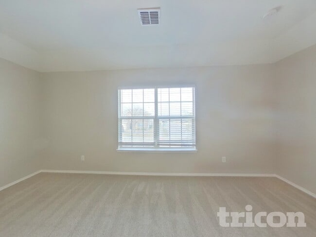 Building Photo - 801 Santa Rosa Dr