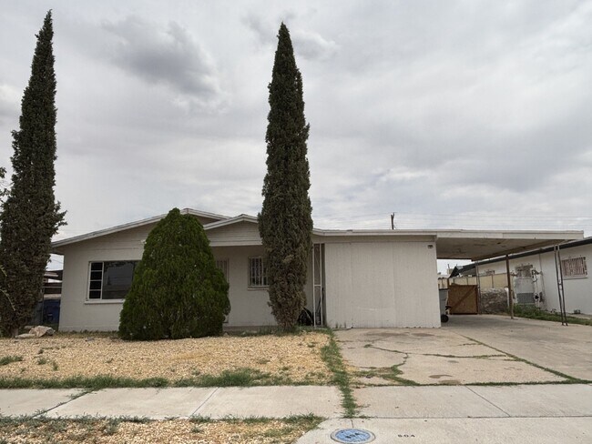 Building Photo - 604 Cortez Dr
