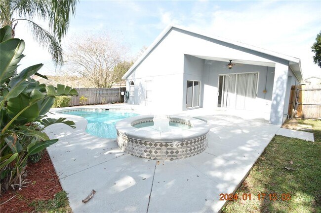 Foto del edificio - 24806 Black Creek Ct