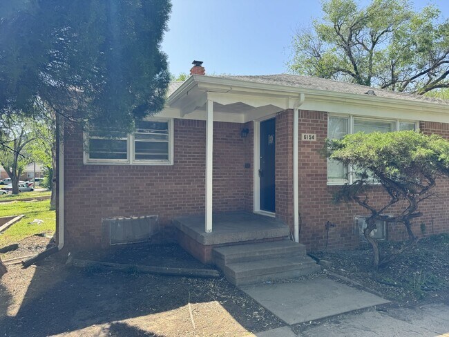 Building Photo - Updated 2 bedroom, 1 bathroom with basemen...