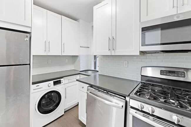 Building Photo - 15 West 55th Street