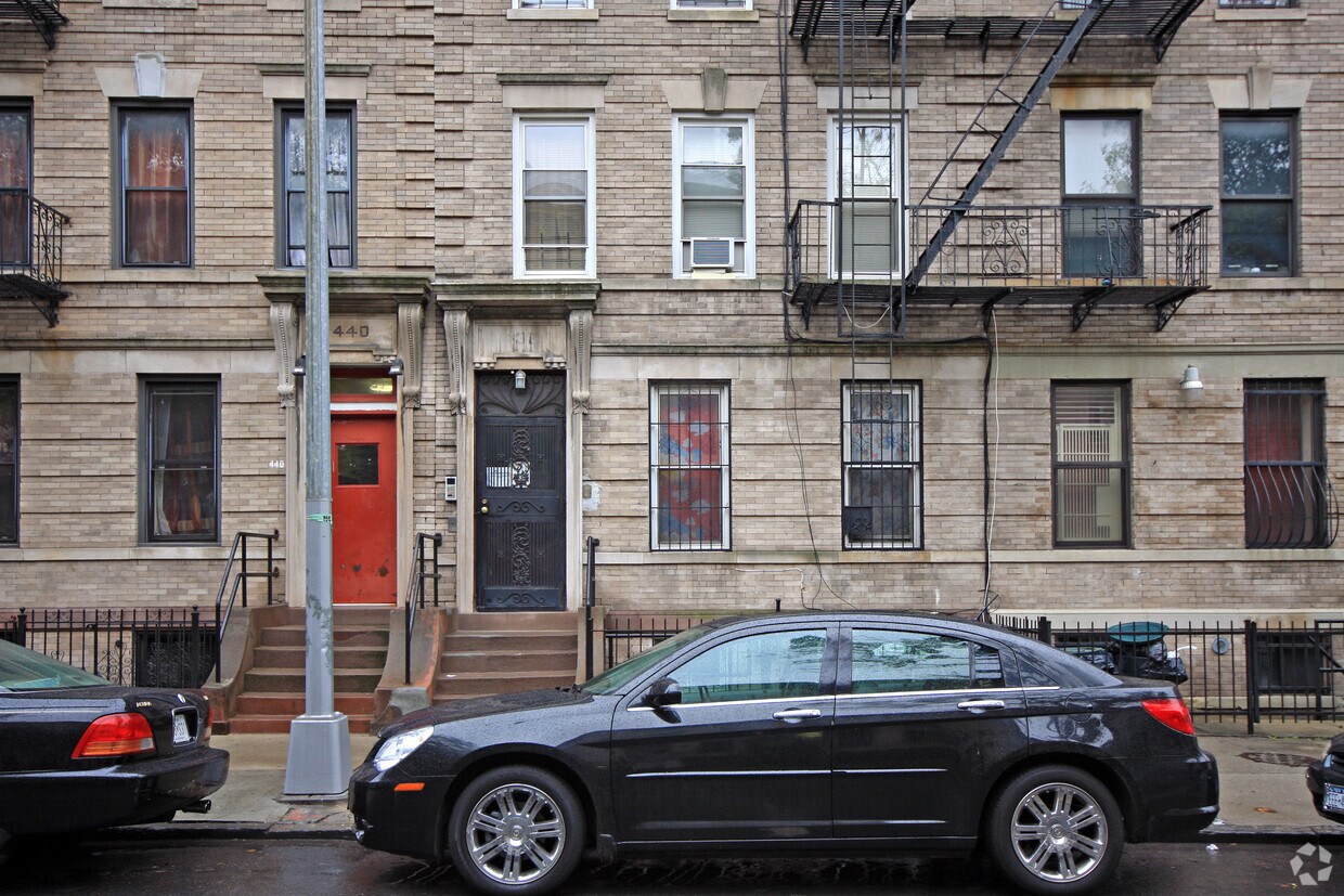 Building Photo - 438 Chauncey St