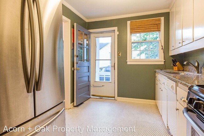 Building Photo - 3 br, 1 bath House - 2137 Sunset Avenue
