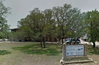 Building Photo - 301 N Winters Furr