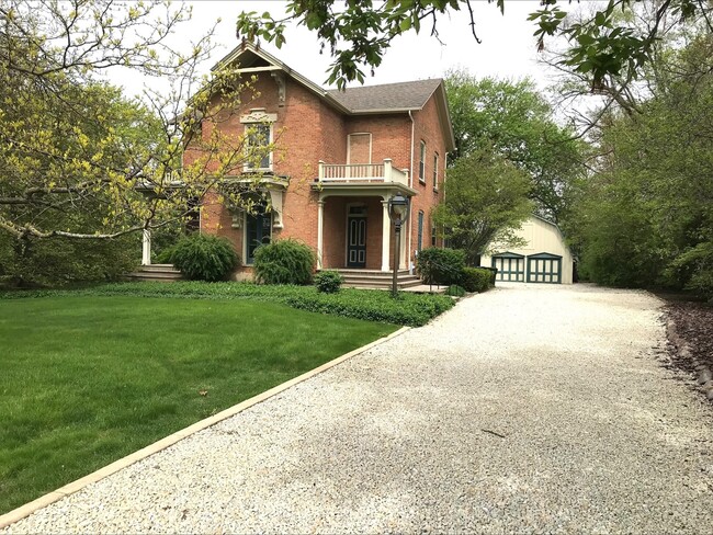 Building Photo - 1309 Oswego Rd