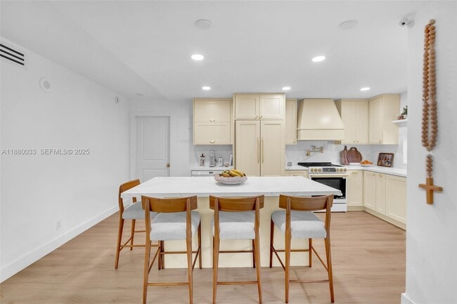 Foto del edificio - 17021 N Bay Rd