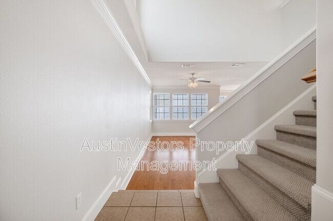 Foto del edificio - 6715 Windrift Way