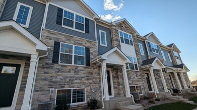 Building Photo - 1392 Foxglove Dr