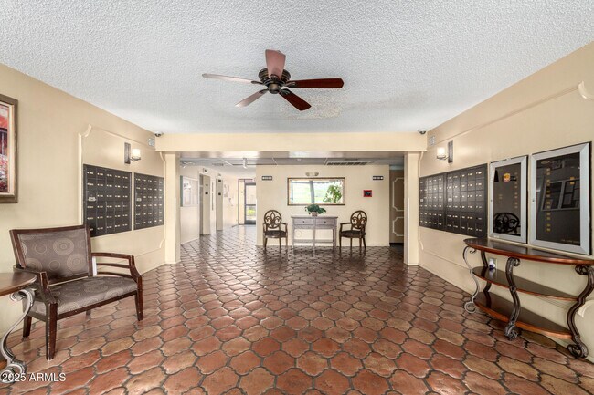 Foto del edificio - 3033 E Devonshire Ave