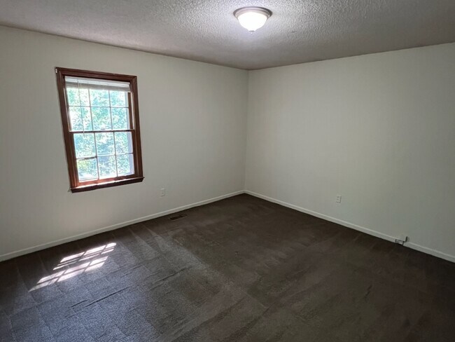 Building Photo - 113 Pisgah Dr