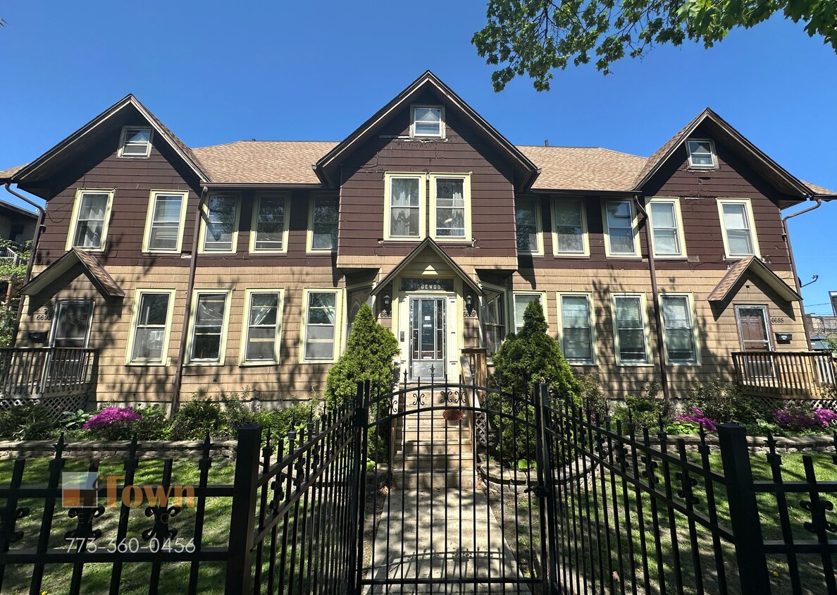 Foto principal - 6689 N Olmsted Ave