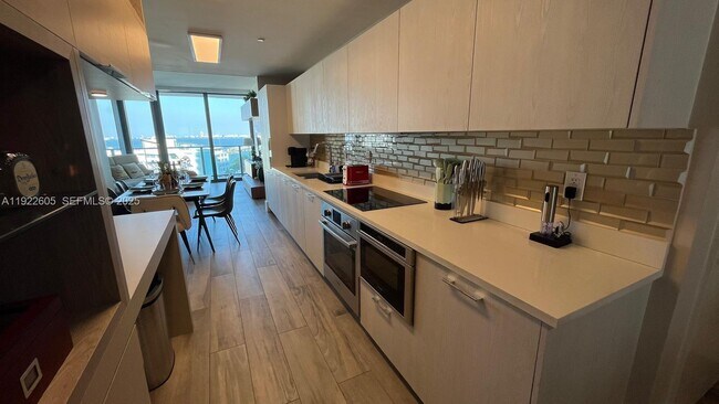 Foto del edificio - 501 NE 31st St