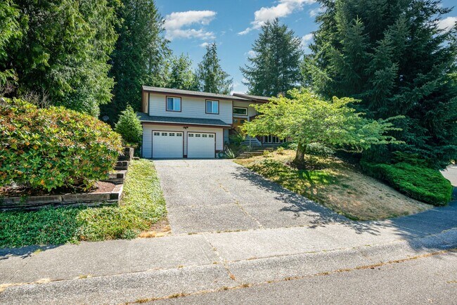 Building Photo - 5 Bed 3 Bath home In Bellevue Available Now
