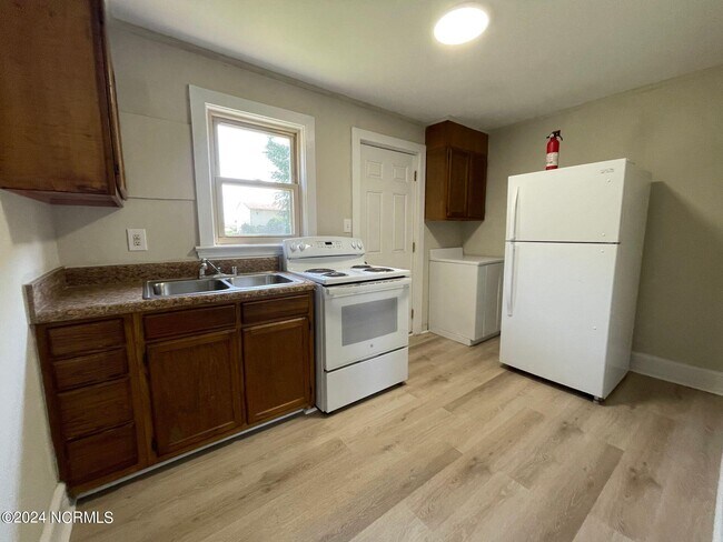 Building Photo - 112 Richlands Ave