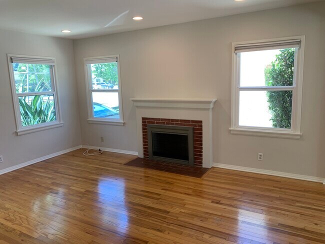 Foto del edificio - 1427 N Edison Blvd