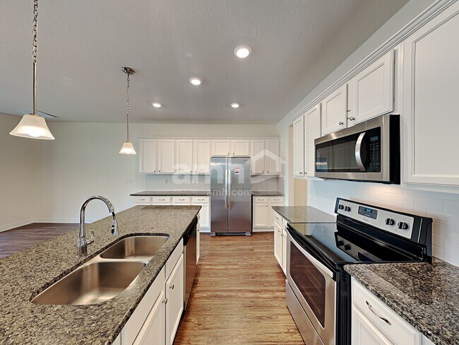 Foto del edificio - 3084 Creek Village Ln