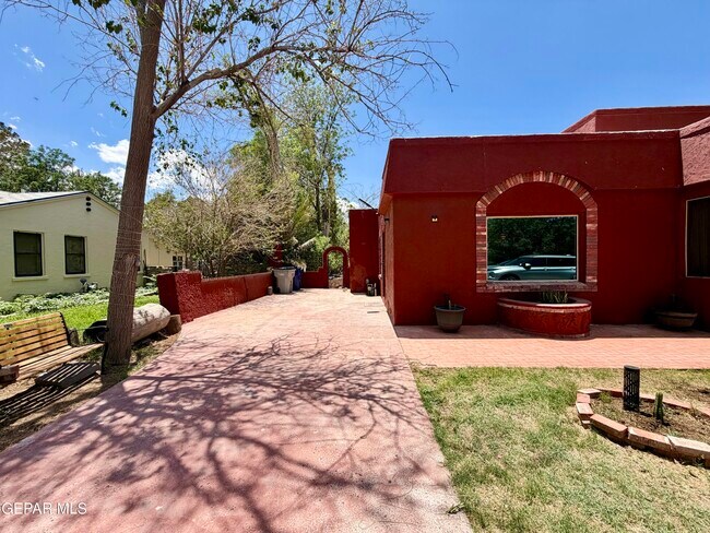 Foto del edificio - 7404 Franklin Dr