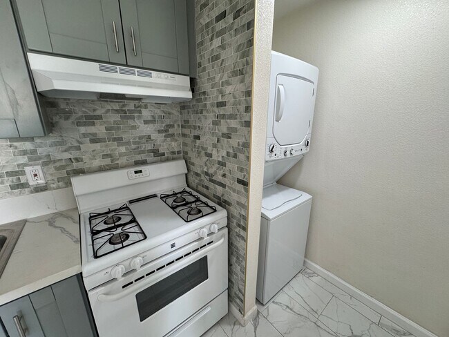 Foto del edificio - 1406 Oakdale Ave