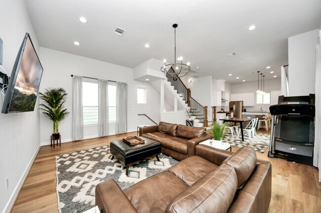 Foto del edificio - 1223 W 16th St