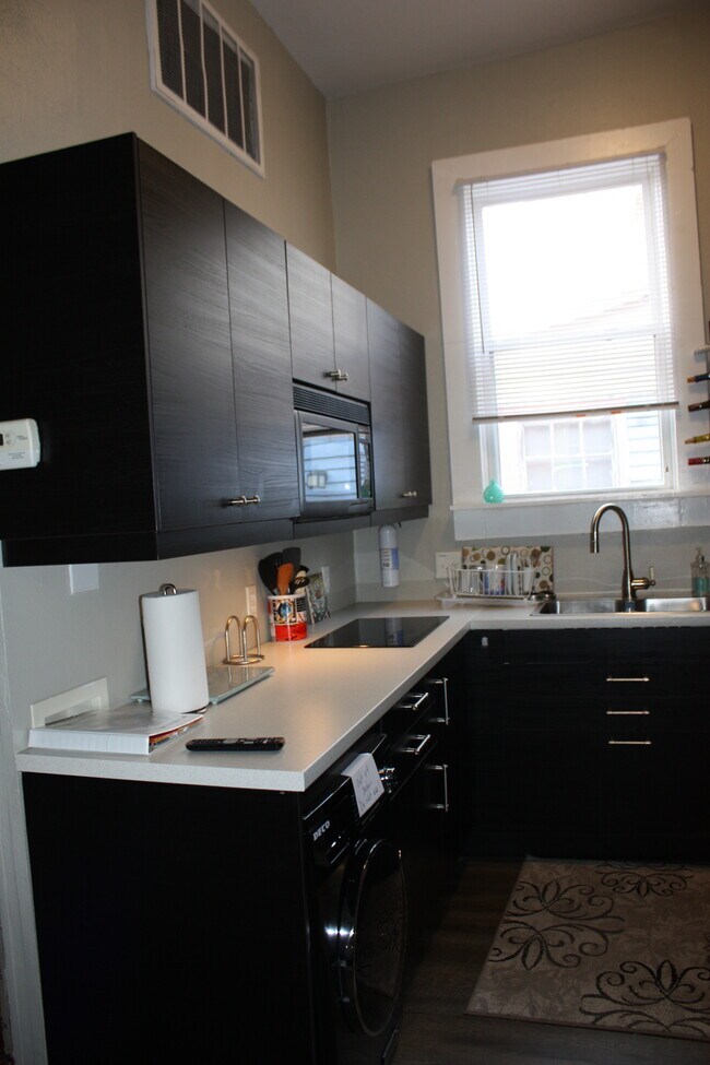 Fully equipped kitchen - 4516 Saint Claude Ave