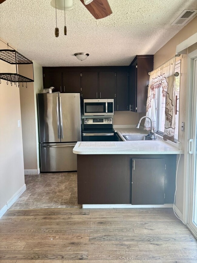Building Photo - Light and Bright Townhouse in Sought-After...