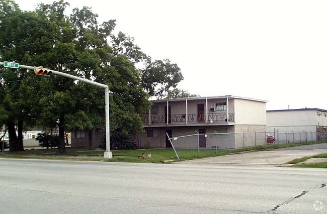 Building Photo - Rozewood Apartments