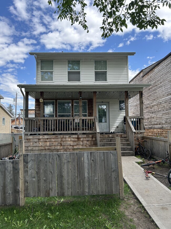 Building Photo - 12025-12055 55 St NW