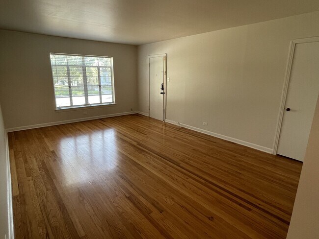 Building Photo - 417 W Gramercy 78212