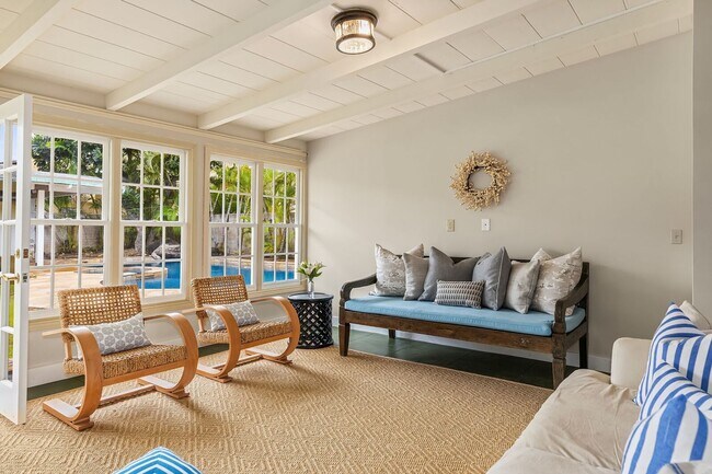 Foto del edificio - 4bd / 3.5ba Charming Nautical Kahala Home with a Pool and A/C.  - Kahala Seaside