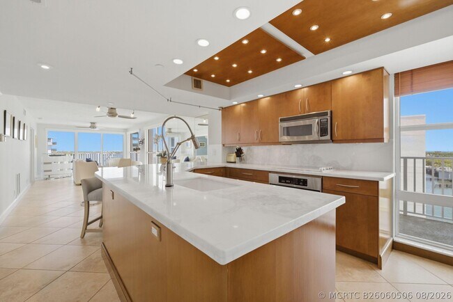 Building Photo - 3901 S Flagler Dr