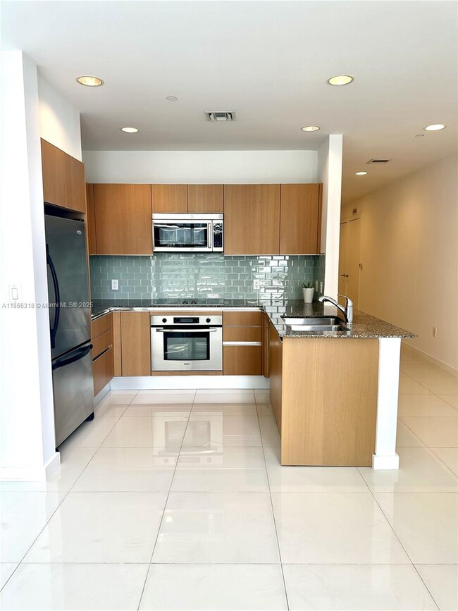 Building Photo - 1050 Brickell Ave