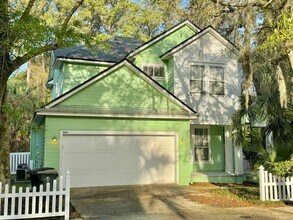 Building Photo - 900 Paradise Ln