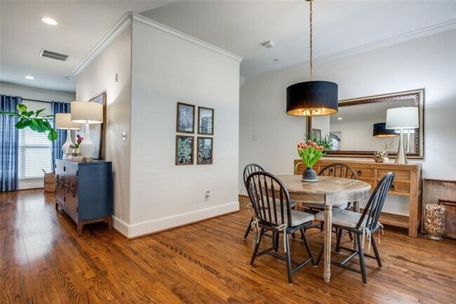 Building Photo - 3 bed 3.1 bath minutes from HPHS
