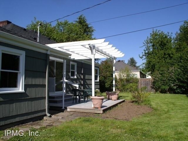 Building Photo - 2 br, 1 bath House - 2090 Fairway Loop