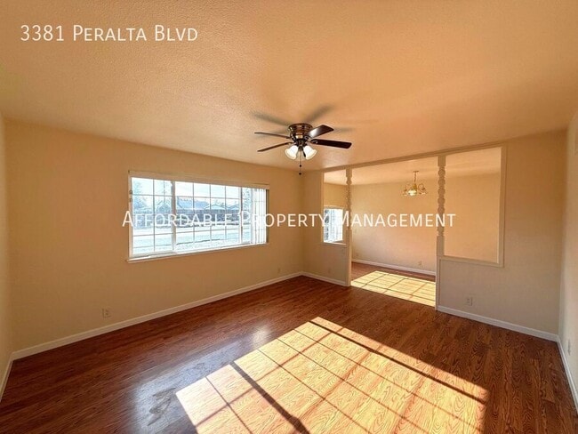 Foto del edificio - 3381 Peralta Blvd