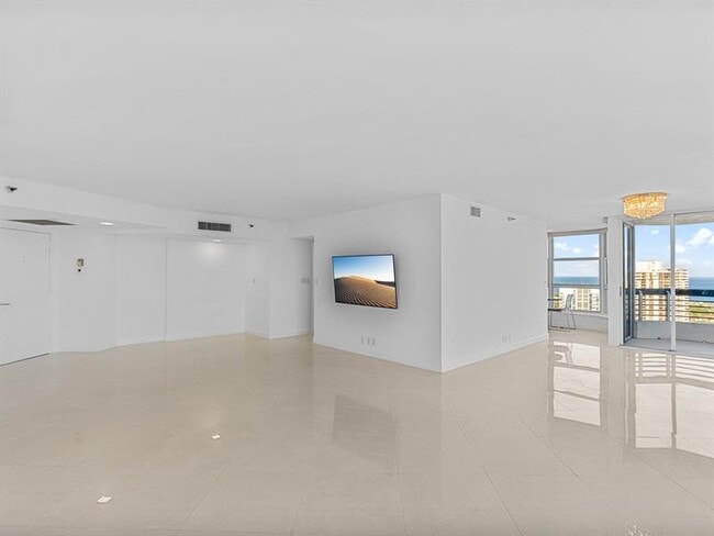 Foto del edificio - 3530 Mystic Pointe Dr