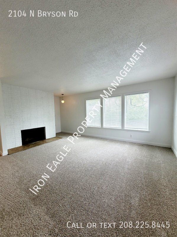 Foto del edificio - 2104 N Bryson Rd