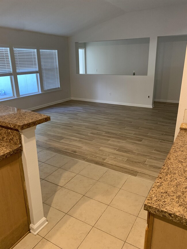 Building Photo - 100 Camden Cay Dr