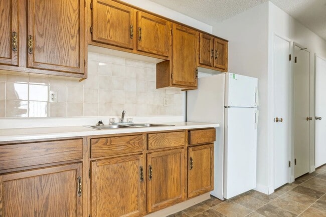 Building Photo - Gleneagles Apartments