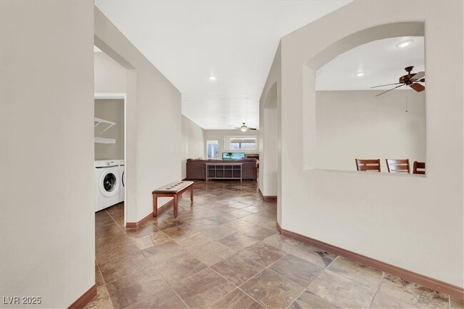 Building Photo - 10605 Bardilino St