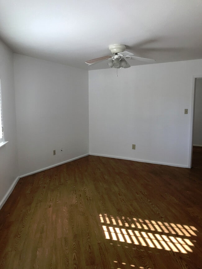 Building Photo - 941 Rio Vista St