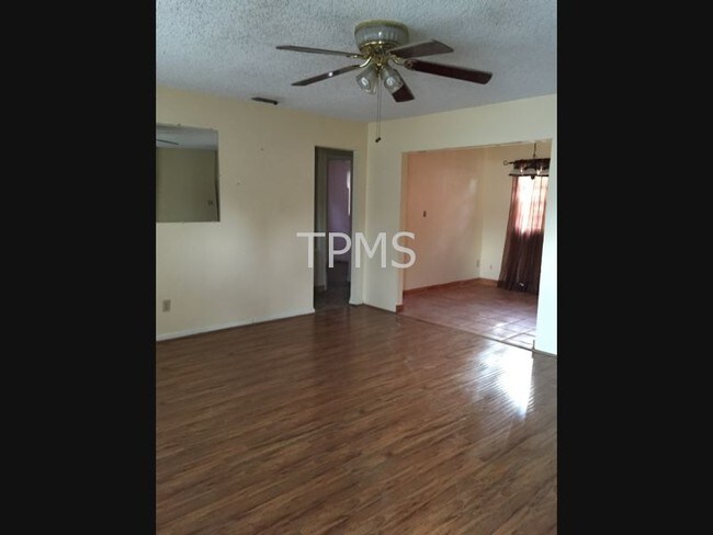 Building Photo - 3134 Bon Air Dr
