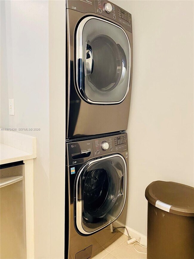 Foto del edificio - 1200 Town Center Dr