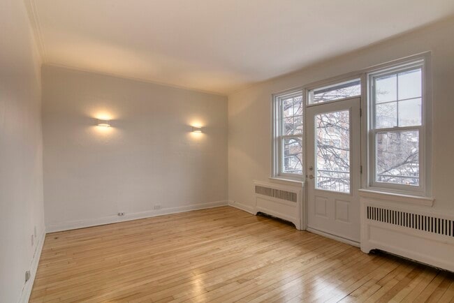 Building Photo - 4715 Chem. Queen Mary